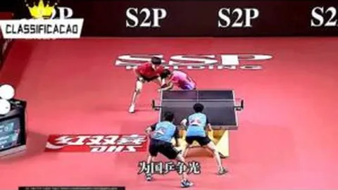 约恩森两次巧妙闪过巴黎球员，后续失误致送大礼